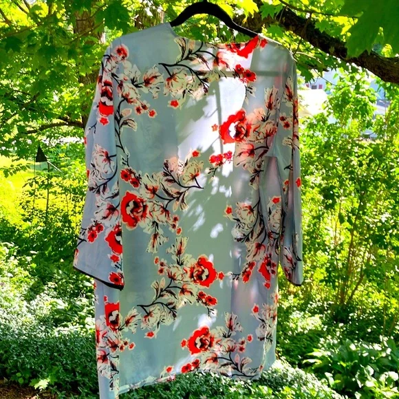 Sugar Plum Floral Kimono Silver Red Black Size Large EUC - Picture 2 of 8